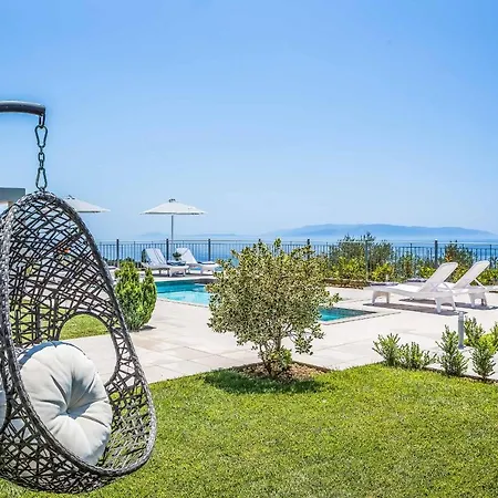 Aris Villa *